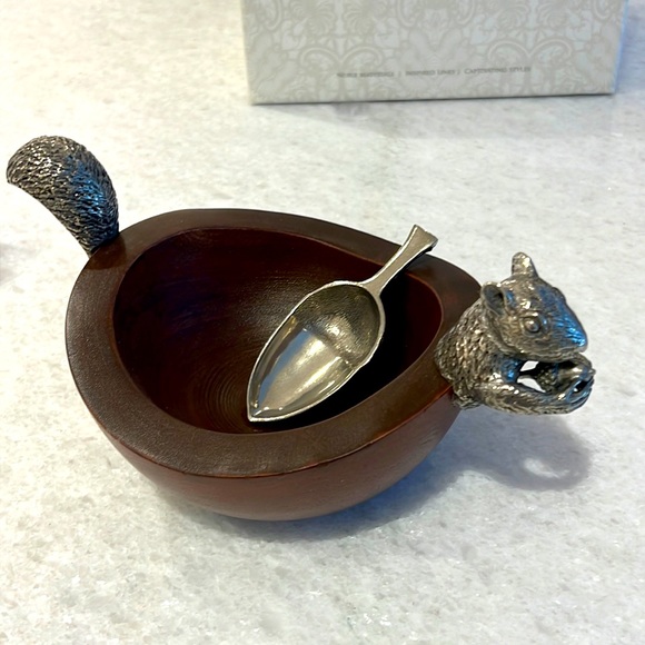 Squirrel head & tail nut bowl SM new in box - Picture 2 of 6